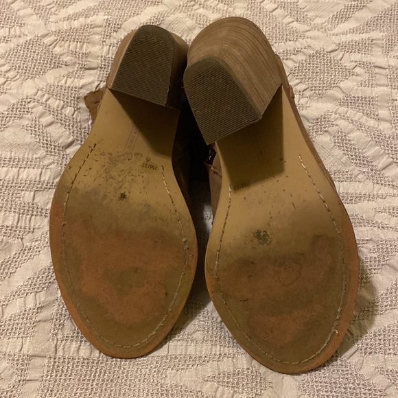 Vince Camuto Taupe Kicetta Bootie Sz 7 - Picture 3 of 4